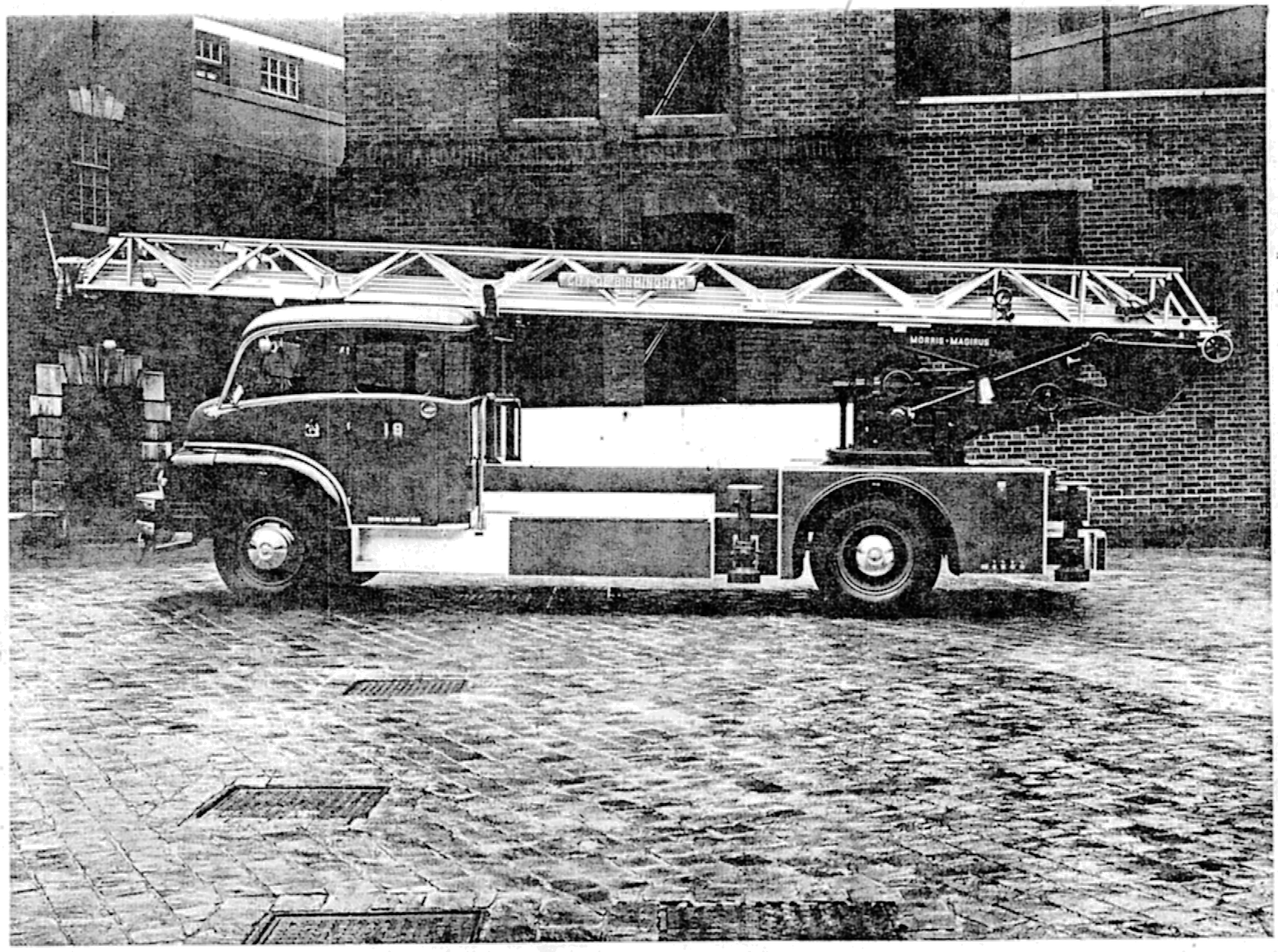 Bedford S-type fire engine  - Image 5