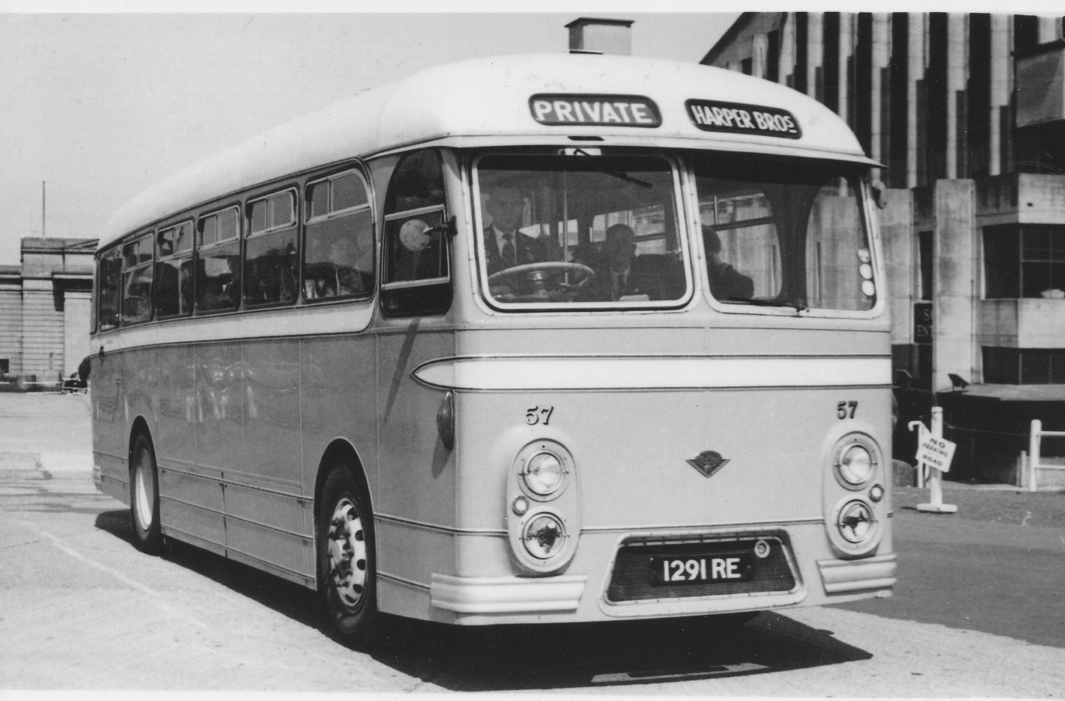Guy Arab LUF chassis with Willowbrook Viking C41F coach body - Image 1